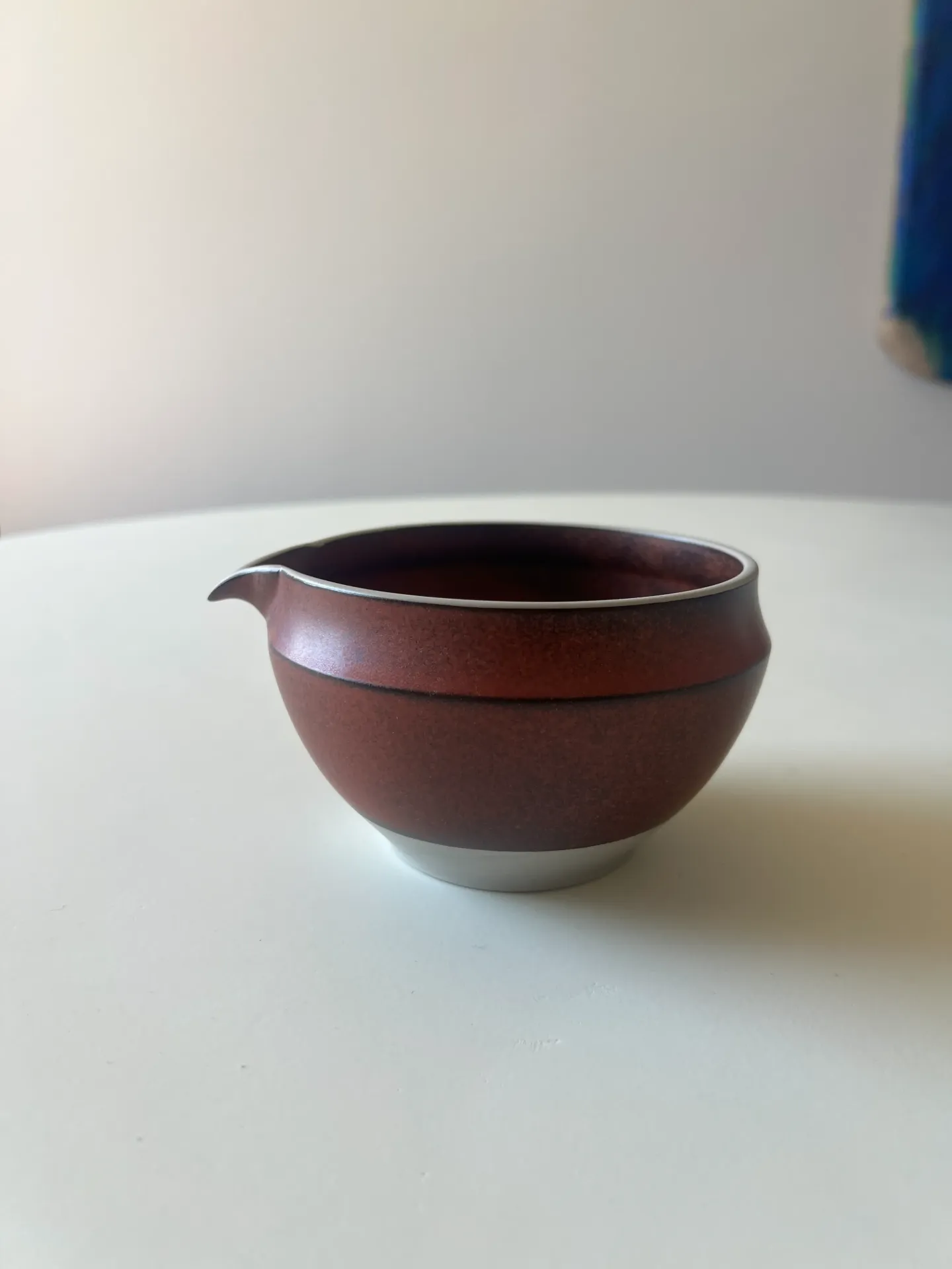 katakuchi – Bol à matcha Rouge crepuscule avec bec verseur